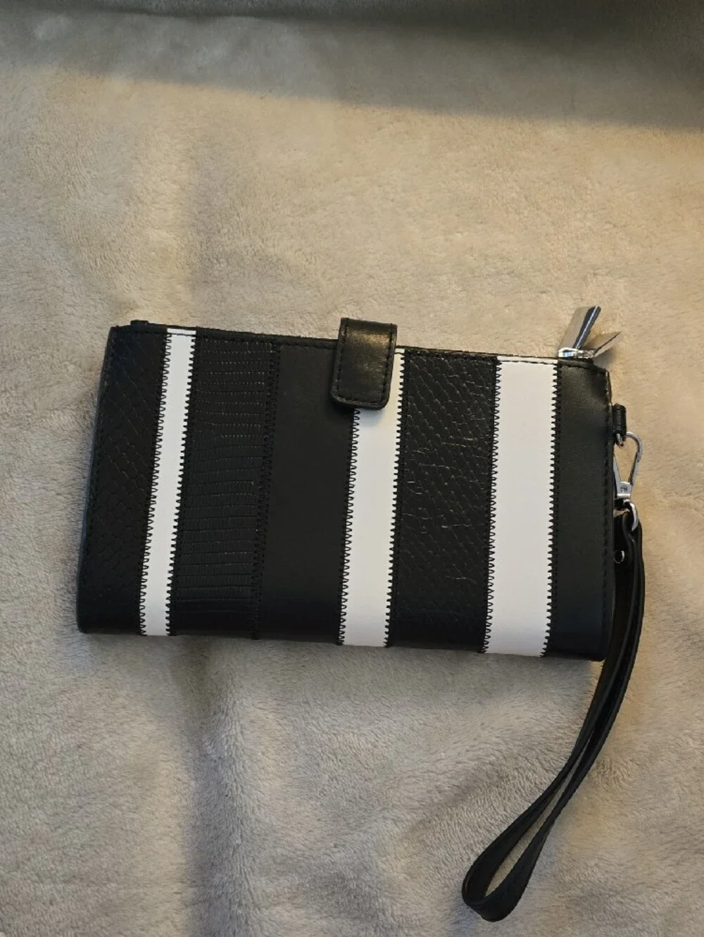 New Michael Kors Black & White Striped Wristlet Wallet
